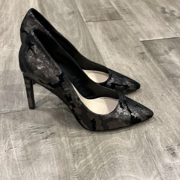 Gorgeous, rare black and gold camouflage, 100 mm stiletto, Brand New - Picture 2 of 4